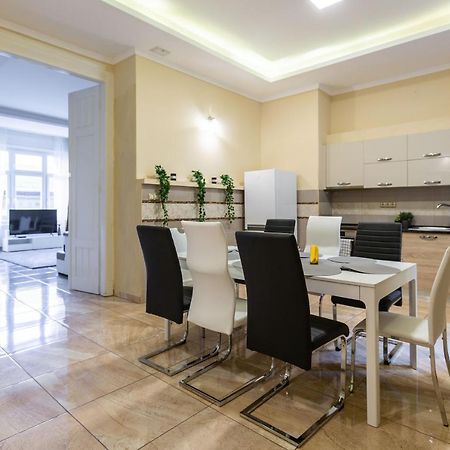 Luxury Downtown Home By Anna Budapest Eksteriør billede
