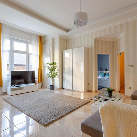 Luxury Downtown Home By Anna Budapest Eksteriør billede