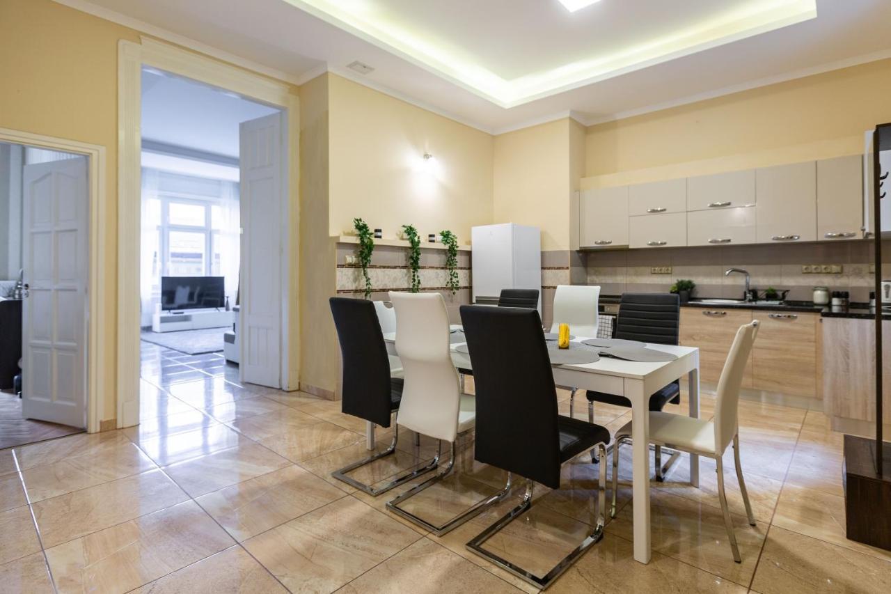 Luxury Downtown Home By Anna Budapest Eksteriør billede
