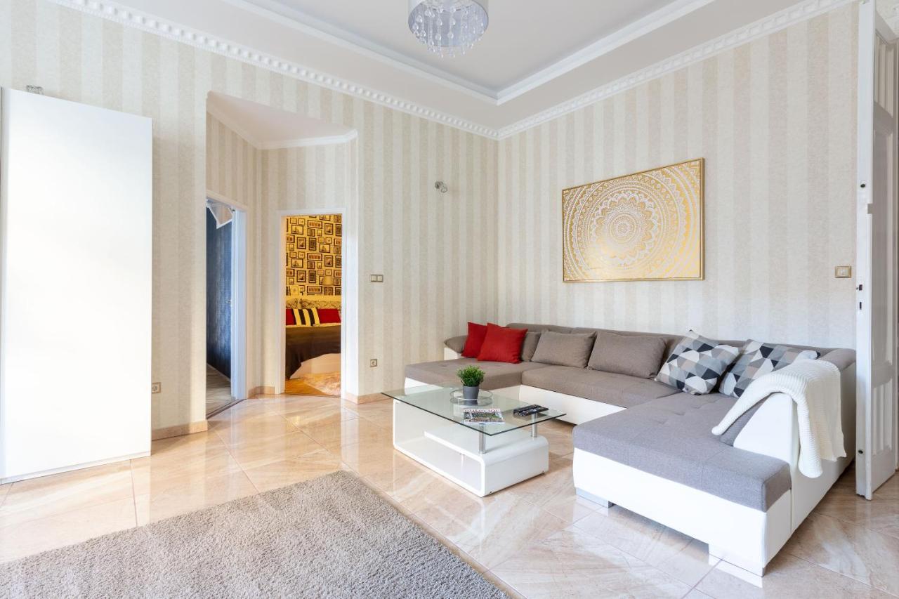 Luxury Downtown Home By Anna Budapest Eksteriør billede