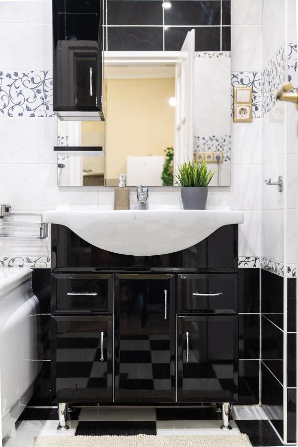 Luxury Downtown Home By Anna Budapest Eksteriør billede