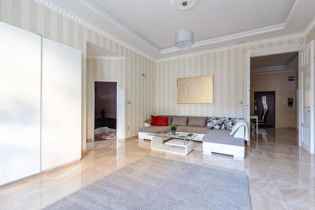 Luxury Downtown Home By Anna Budapest Eksteriør billede