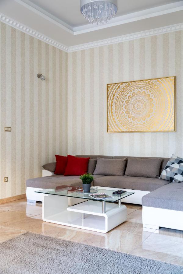 Luxury Downtown Home By Anna Budapest Eksteriør billede