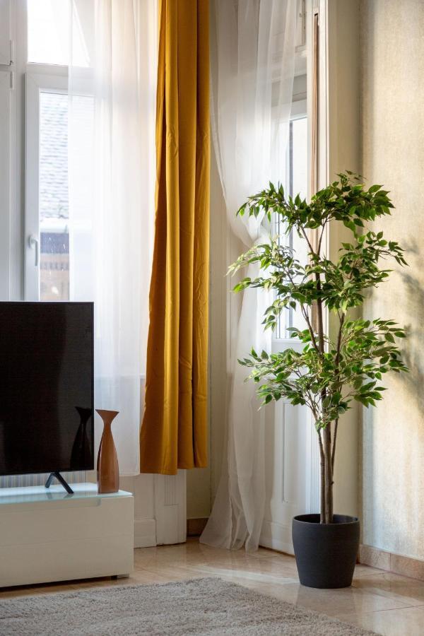 Luxury Downtown Home By Anna Budapest Eksteriør billede