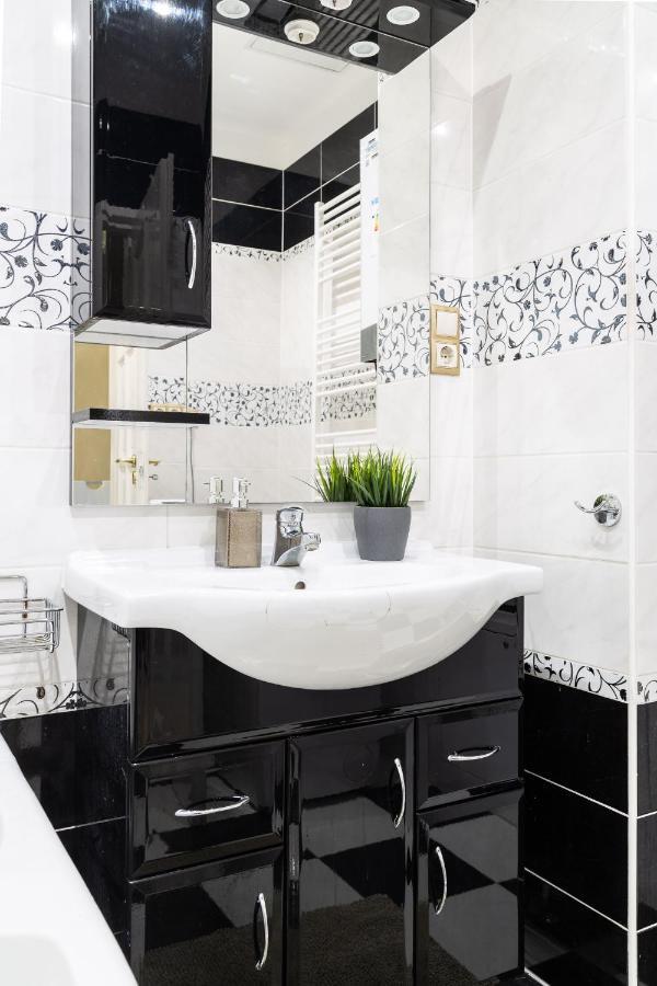 Luxury Downtown Home By Anna Budapest Eksteriør billede